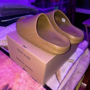 Adidas Yeezy Slide (color: ochre)